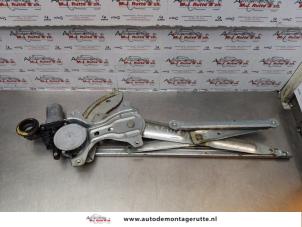 O172528 Gebruikte raammechaniek 4deurs rechts-voor Daihatsu Trevis