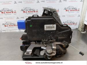 O172654 Gebruikte deurslot mechaniek 4deurs links-voor Skoda Fabia
