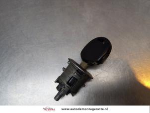 O172789 Gebruikte portierslot cilinder links Opel Agila