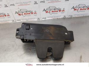 O172788 Gebruikte achterklep slotmechaniek Peugeot 206