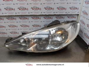 O172889 Gebruikte koplamp links Peugeot 206