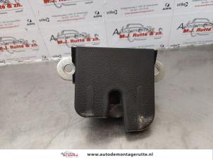 O172925 Gebruikte slotmechaniek achterklep Volkswagen Passat