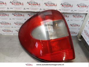 O172942 Gebruikte achterlicht links Chrysler Voyager