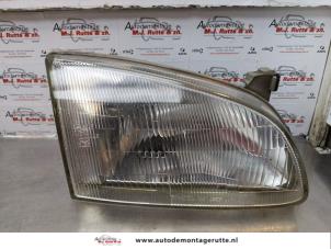 O173049 Gebruikte rechter koplamp Toyota Starlet