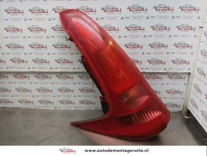 O173085 Gebruikte achterlicht links Peugeot 206