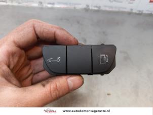 O173117 Gebruikte schakelaar achterklep Peugeot 508