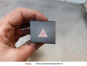 O173124 Gebruikte schakelaar paniekverlichting Peugeot 508