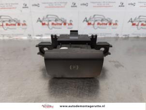O173118 Gebruikte schakelaar handrem Peugeot 508