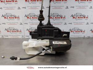 O173157 Gebruikte portierslot mechaniek 4deurs rechts-achter Hyundai Santafe