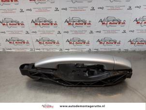 O173258 Gebruikte deurgreep 4deurs links-achter Peugeot 208