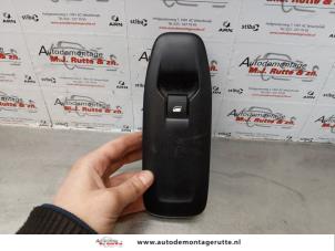 O173263 Gebruikte ruit schakelaar elektrisch Peugeot 208