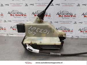 O173264 Gebruikte portierslot mechaniek 4deurs links-achter Peugeot 208