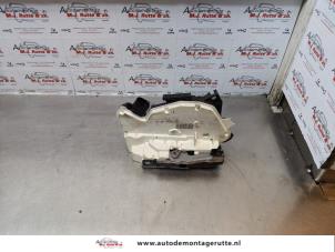 O173302 Gebruikte portierslot mechaniek 4deurs rechts-achter Skoda Fabia
