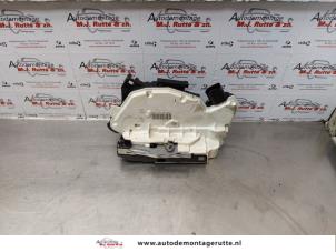 O173310 Gebruikte slotmechaniek portier 4deurs links-achter Skoda Fabia