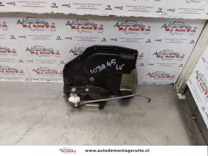 O173381 Gebruikte deurslot mechaniek 4deurs links-voor Suzuki Swift