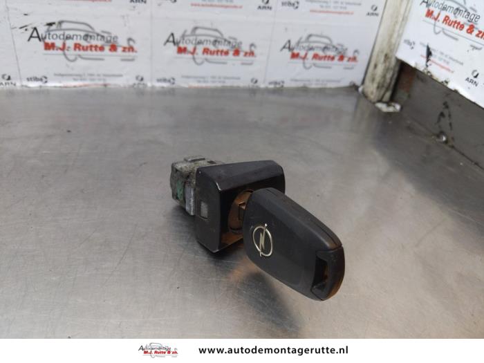 Gebruikte Deurslot Cilinder links Opel Corsa O173482