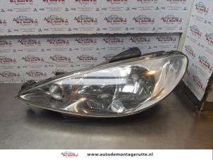 O173639 Gebruikte koplamp links Peugeot 206
