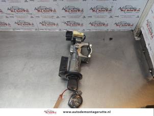 O173668 Gebruikte sleutel+contactslot Nissan Pixo