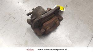 O173752 Gebruikte remklauw (tang) links-voor Nissan Pixo