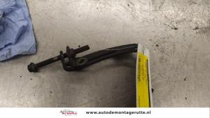 O173795 Gebruikte dynamosteun boven Citroen C1