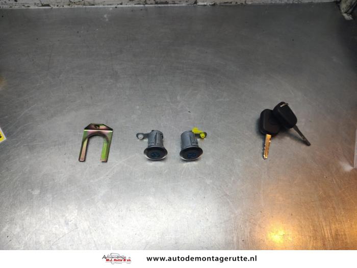 Nieuwe Portierslot Cilinder links Citroen C1 O9990000097