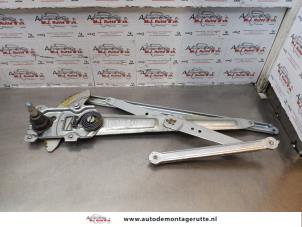 O173948 Gebruikte ruitmechaniek 4deurs rechts-voor Opel Agila