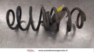 O173974 Gebruikte schroefveer achter Mazda 2.