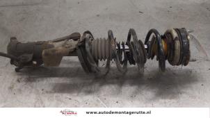 O173977 Gebruikte voorpoot links Mazda 2.