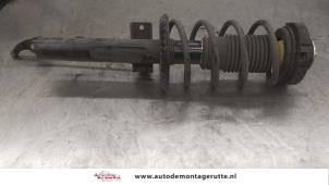 O174031 Gebruikte mac phersonpoot rechts-voor Volkswagen Polo