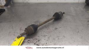 O174037 Gebruikte steekas links-voor Suzuki Swift
