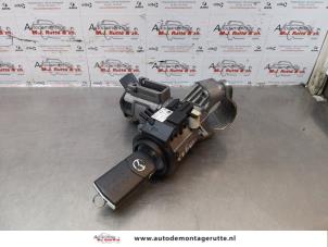 O174086 Gebruikte kontaktslot+sleutel Mazda 2.