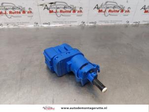 O174122 Gebruikte tankklep vergrendelingsmotor Mazda 2.