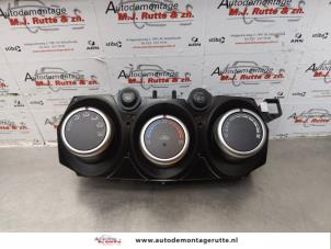 O174120 Gebruikte chaufage bedieningspaneel Mazda 2.