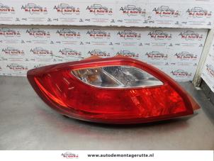 O174124 Gebruikte achterlicht links Mazda 2.