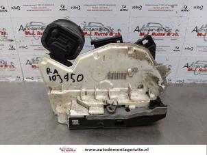 O174151 Gebruikte slotmechaniek portier 4deurs rechts-achter Volkswagen Golf