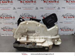 O174155 Gebruikte slotmechaniek portier 4deurs links-voor Volkswagen Golf