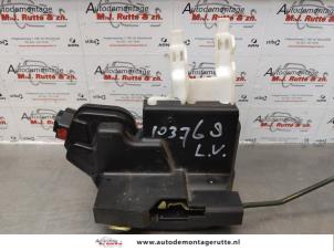 O174258 Gebruikte portierslot mechaniek 4deurs links-voor Hyundai Santafe