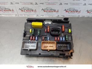 O174282 Gebruikte zekeringkast Peugeot 207