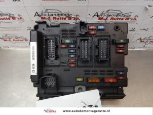 O174303 Gebruikte zekeringkast Peugeot 206