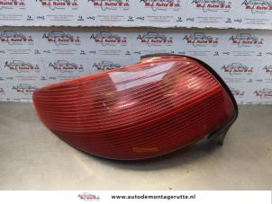O174318 Gebruikte achterlicht links Peugeot 206