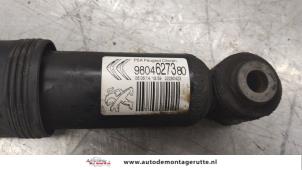 O174340 Gebruikte schokbreker links-achter Peugeot 405