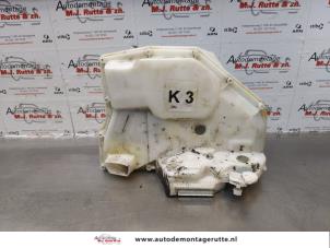 O174364 Gebruikte deurslot mechaniek 2deurs rechts Suzuki Swift