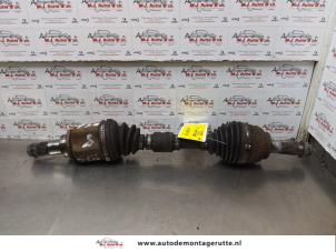 O174380 Gebruikte aandrijfas links-voor Mazda 5.