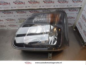 O174383 Gebruikte koplamp links Opel Agila