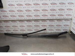 O174396 Gebruikte ruitenwisserarm voor Volkswagen Golf