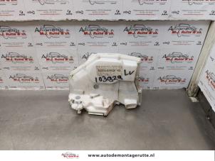 O174490 Gebruikte slotmechaniek portier 4deurs links-voor Opel Agila