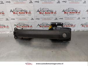 O174497 Gebruikte deurgreep 4deurs links-voor Opel Agila