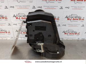 O174573 Gebruikte slotmechaniek portier 4deurs links-achter Toyota Yaris