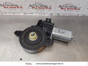 O174637 Gebruikte motor electrisch raam Mazda 2.