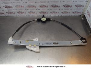 O174643 Gebruikte raammechaniek 4deurs rechts-voor Mazda 2.